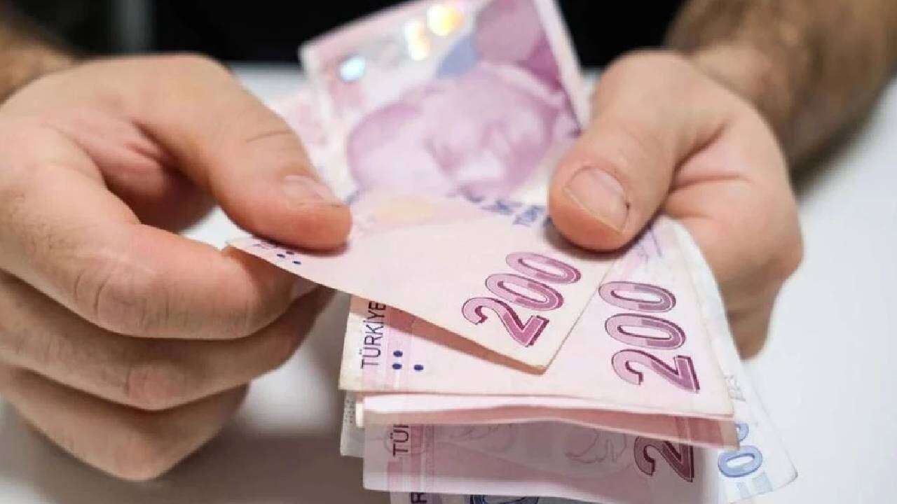 TBMM onayladı, hesaplara yatacağı gün belli oldu! En düşük emekli maaşı alanlara 3.552 TL fark ödemesi yapılacak 10